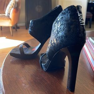 DKNY size 9 black and silver heel shoes brand new with tags no box